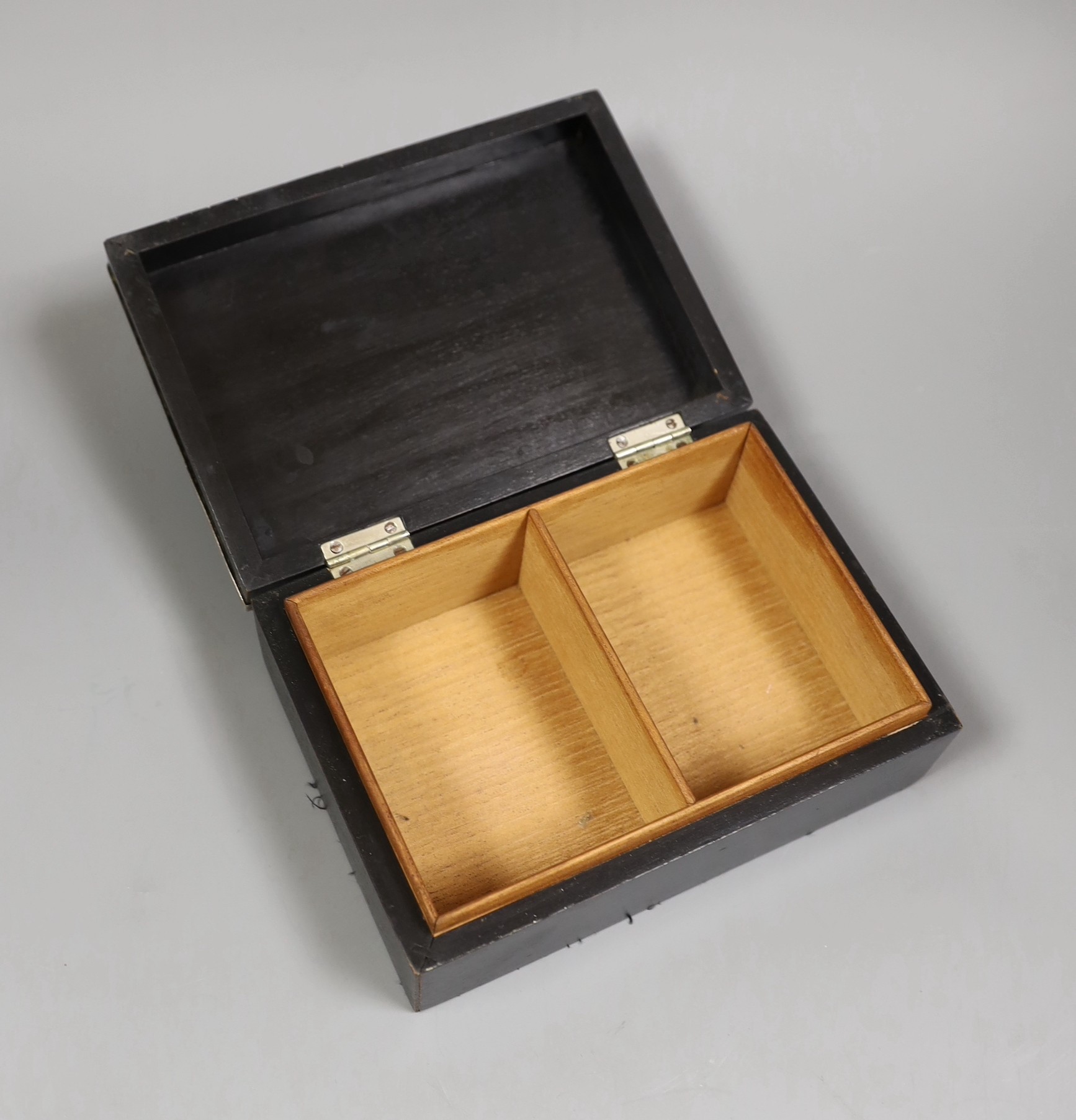 A George V silver and leather mounted golf related card box, with engraved inscription dated 1934, Sanders & MacKenzie, Birmingham, 1930, 17.2cm.